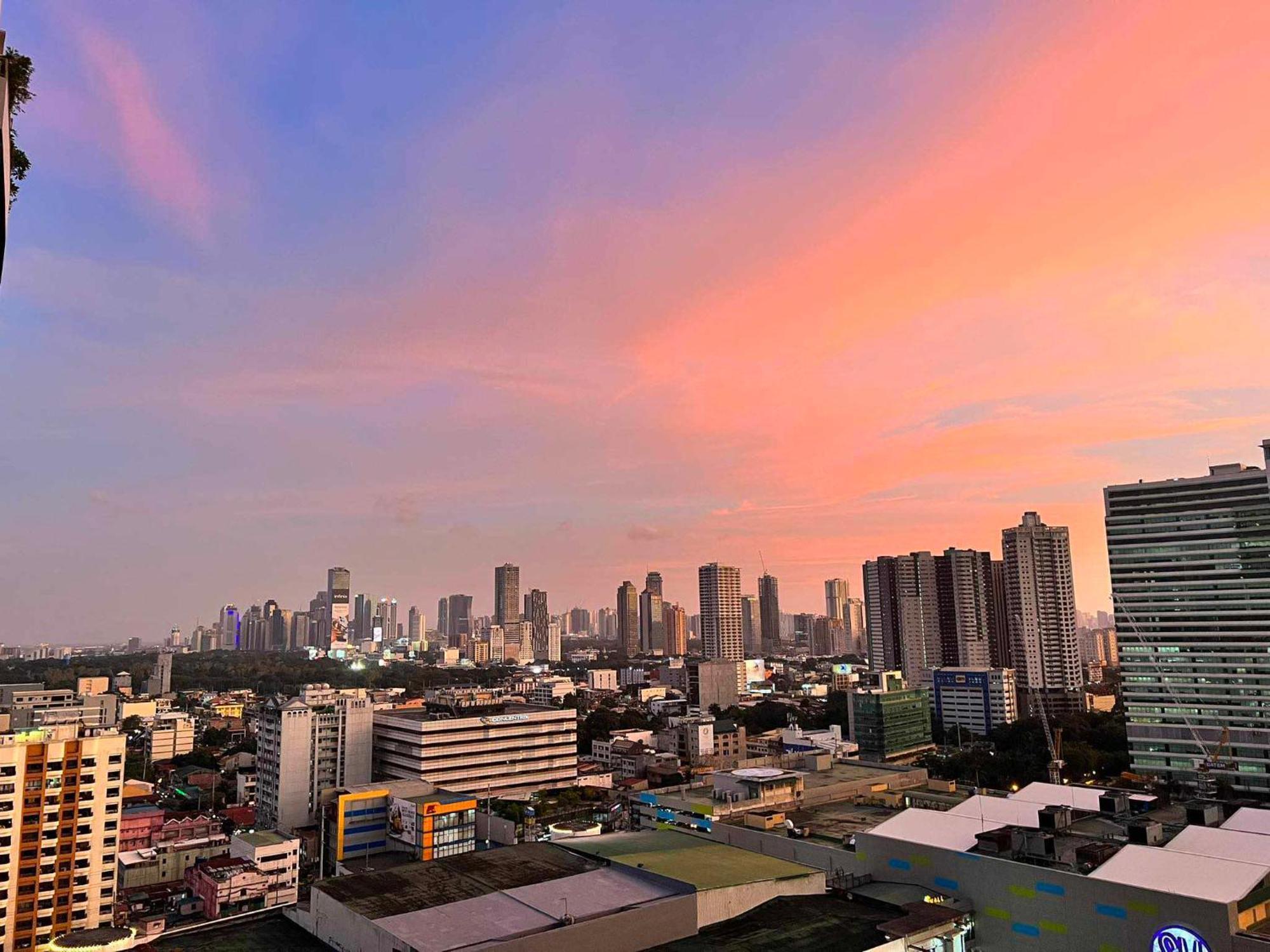 Апарт отель Manhattan Heights Towerb In Araneta Cubao 5Mins Walk To Smart Araneta Манила Экстерьер фото